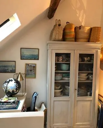 La Maison Bleue, Authentique Et Charmante Maison De Pecheur