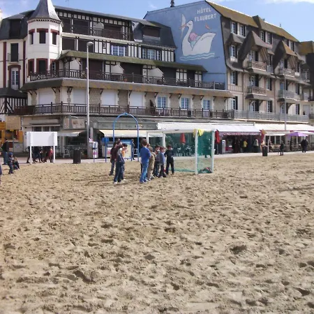 La Maison Bleue, Authentique Et Charmante Maison De Pecheur