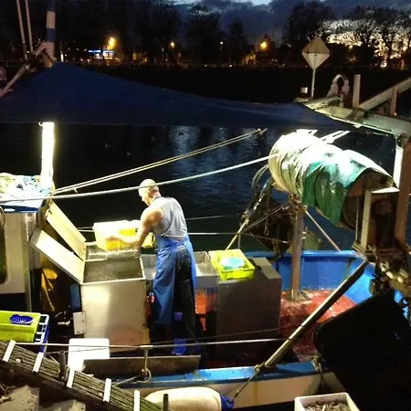 La Maison Bleue, Authentique Et Charmante Maison De Pecheur