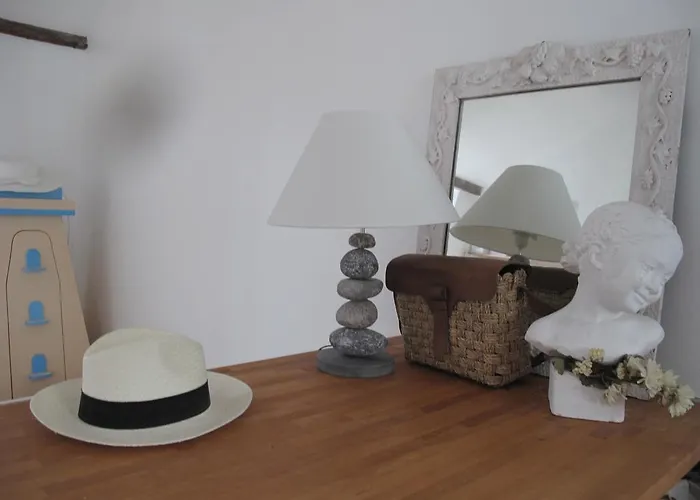 La Maison Bleue, Authentique Et Charmante Maison De Pecheur