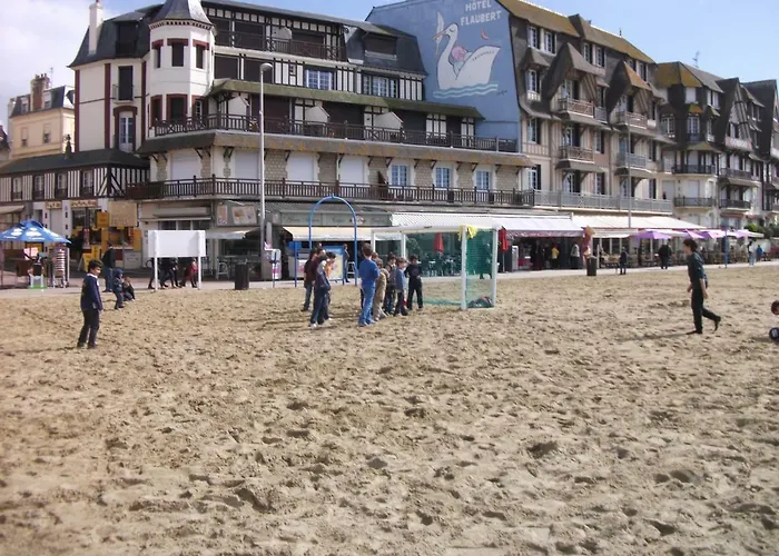 La Maison Bleue, Authentique Et Charmante Maison De Pecheur