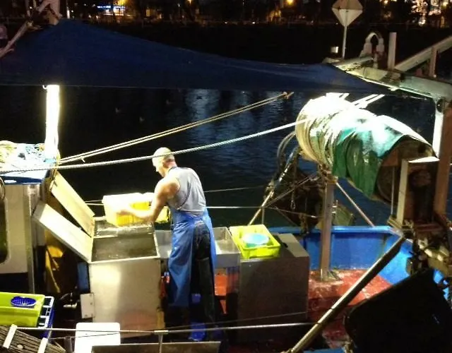 La Maison Bleue, Authentique Et Charmante Maison De Pecheur